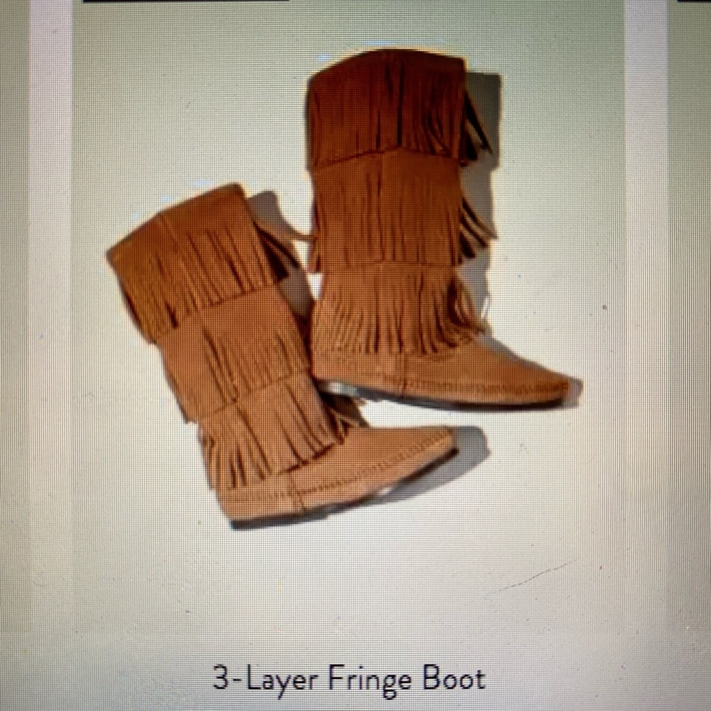 Minnetonka 3-later fringe boots
